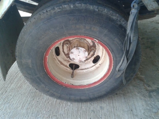 หกล้อ NPR เครื่อง110เเรง   น็อต 5 รู  พวงมาลัยพาวเวอร์