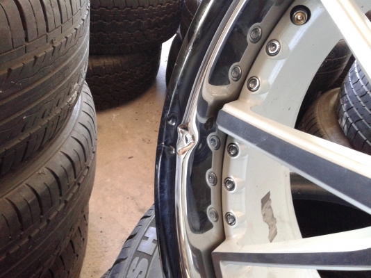 ขายล้อแม็กขอบ20 ห้ารู114.3กว้าง8.5ทั้ง4ล้อขอบเลส