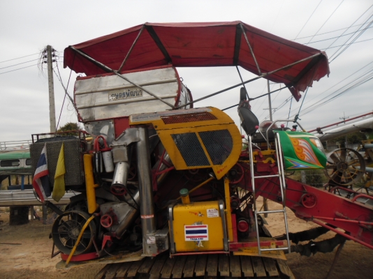 ขายรถเกี่ยวข้าวเกษตรพัฒนาแบบอุ่มสภาพพร้อมใช้เอกสารพร้อมสภาพ80\%สวยมาก ขายรถเกี่ยวข้าวเกษตรพัฒนาแบบอุ่มสภาพพร้อมใช้เอกสารพร้อมสภาพ80\%สวยมาก