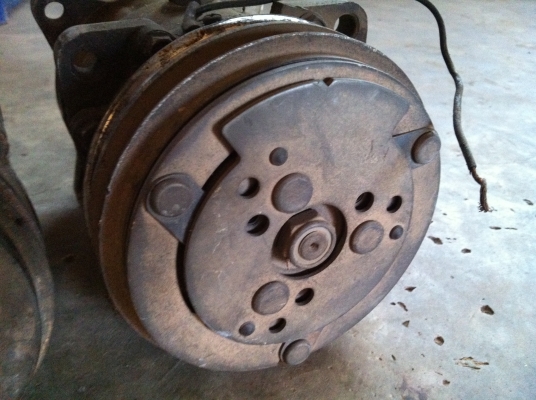 คอมแอร์ 508 เอาไปติดตั้ง เติมน้ำยา ใช้งานได้เลยครับ ลูกละ 1350