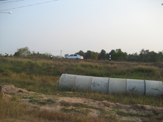 ขายที่ดินติดถนน ออกจาก 4 แยกยางตลาด โฉนด 20  ยังไม่ถม