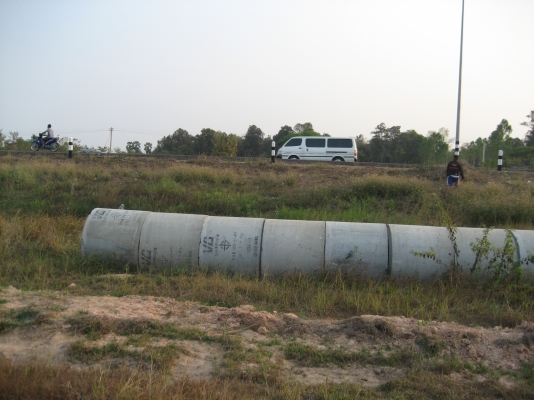 ขายที่ดินติดถนน ออกจาก 4 แยกยางตลาด โฉนด 20  ยังไม่ถม