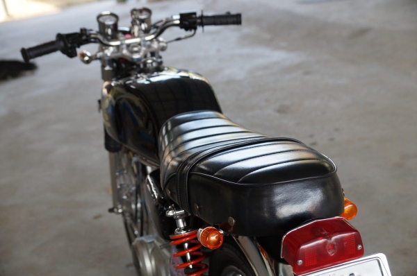 ขาย HONDA GL 100 เครื่อง LIFAN 125 CC แจ้งลงเล่มแล้ว เอกสาร ทะเบียนพร้อมโอน ภาษี เพิ่งขาด 2556 เครื่องดีมาก มาก ระบบไฟติดครบ อะไหล่ ชุบ และ ปัดเงาเยอะ สีใหม่สวย โดยรวมตามรูปครับ