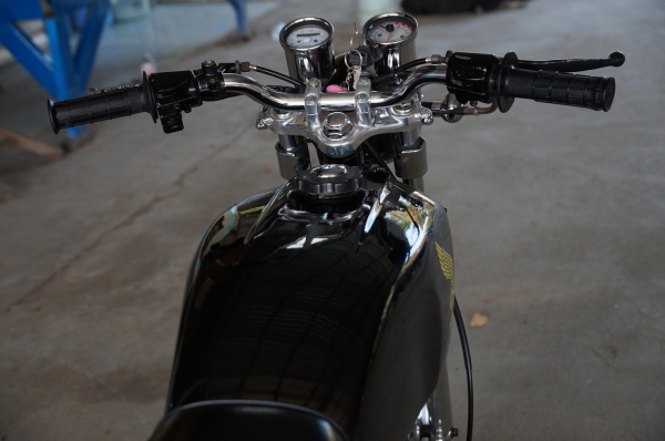 ขาย HONDA GL 100 เครื่อง LIFAN 125 CC แจ้งลงเล่มแล้ว เอกสาร ทะเบียนพร้อมโอน ภาษี เพิ่งขาด 2556 เครื่องดีมาก มาก ระบบไฟติดครบ อะไหล่ ชุบ และ ปัดเงาเยอะ สีใหม่สวย โดยรวมตามรูปครับ