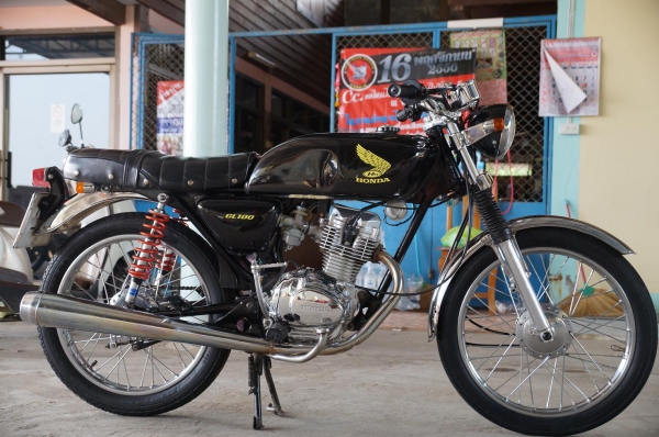 ขาย HONDA GL 100 เครื่อง LIFAN 125 CC แจ้งลงเล่มแล้ว เอกสาร ทะเบียนพร้อมโอน ภาษี เพิ่งขาด 2556 เครื่องดีมาก มาก ระบบไฟติดครบ อะไหล่ ชุบ และ ปัดเงาเยอะ สีใหม่สวย โดยรวมตามรูปครับ