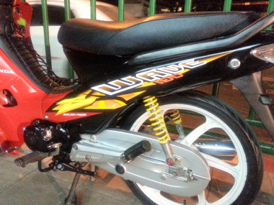 ขาย ***  WAVE 100 S  *** ดิส  สภาพดีใช้น้อยรักษา  สวยจัด  แห้งๆ  เครื่องเดิมสนิท เดินดี ไม่มีควันขาวแน่นอน ยังแน่นๆ เงียบ ไม่มีหอนรุ่นแรก แข็งๆ  เครื่องยนต์สมบูรณ์แน่นอนเงียบๆระบบไฟเตือนต่างๆใช้ได้ทุกระบบ  รถพร้อมใช้  ไม่ใช่พร้อมซ่อม   ใช้งานต่อได้ทันที