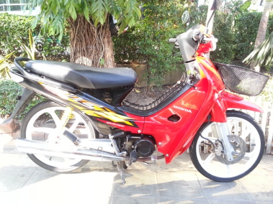 ขาย ***  WAVE 100 S  *** ดิส  สภาพดีใช้น้อยรักษา  สวยจัด  แห้งๆ  เครื่องเดิมสนิท เดินดี ไม่มีควันขาวแน่นอน ยังแน่นๆ เงียบ ไม่มีหอนรุ่นแรก แข็งๆ  เครื่องยนต์สมบูรณ์แน่นอนเงียบๆระบบไฟเตือนต่างๆใช้ได้ทุกระบบ  รถพร้อมใช้  ไม่ใช่พร้อมซ่อม   ใช้งานต่อได้ทันที