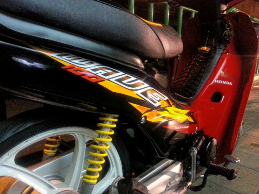 ขาย ***  WAVE 100 S  *** ดิส  สภาพดีใช้น้อยรักษา  สวยจัด  แห้งๆ  เครื่องเดิมสนิท เดินดี ไม่มีควันขาวแน่นอน ยังแน่นๆ เงียบ ไม่มีหอนรุ่นแรก แข็งๆ  เครื่องยนต์สมบูรณ์แน่นอนเงียบๆระบบไฟเตือนต่างๆใช้ได้ทุกระบบ  รถพร้อมใช้  ไม่ใช่พร้อมซ่อม   ใช้งานต่อได้ทันที