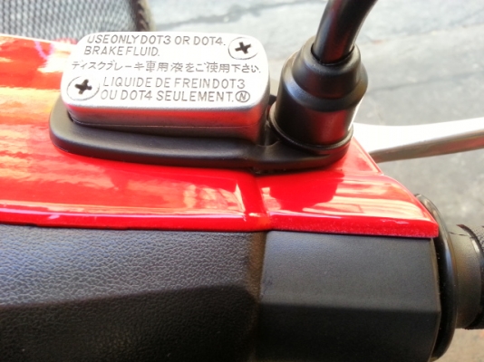 ขาย ***  WAVE 100 S  *** ดิส  สภาพดีใช้น้อยรักษา  สวยจัด  แห้งๆ  เครื่องเดิมสนิท เดินดี ไม่มีควันขาวแน่นอน ยังแน่นๆ เงียบ ไม่มีหอนรุ่นแรก แข็งๆ  เครื่องยนต์สมบูรณ์แน่นอนเงียบๆระบบไฟเตือนต่างๆใช้ได้ทุกระบบ  รถพร้อมใช้  ไม่ใช่พร้อมซ่อม   ใช้งานต่อได้ทันที