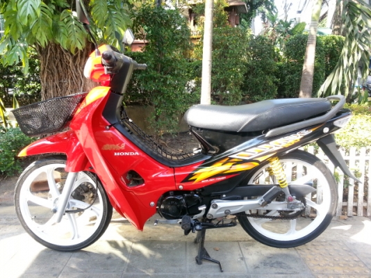 ขาย ***  WAVE 100 S  *** ดิส  สภาพดีใช้น้อยรักษา  สวยจัด  แห้งๆ  เครื่องเดิมสนิท เดินดี ไม่มีควันขาวแน่นอน ยังแน่นๆ เงียบ ไม่มีหอนรุ่นแรก แข็งๆ  เครื่องยนต์สมบูรณ์แน่นอนเงียบๆระบบไฟเตือนต่างๆใช้ได้ทุกระบบ  รถพร้อมใช้  ไม่ใช่พร้อมซ่อม   ใช้งานต่อได้ทันที