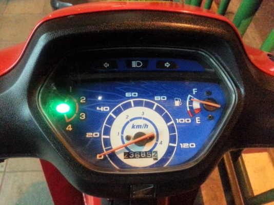 ขาย ***  WAVE 100 S  *** ดิส  สภาพดีใช้น้อยรักษา  สวยจัด  แห้งๆ  เครื่องเดิมสนิท เดินดี ไม่มีควันขาวแน่นอน ยังแน่นๆ เงียบ ไม่มีหอนรุ่นแรก แข็งๆ  เครื่องยนต์สมบูรณ์แน่นอนเงียบๆระบบไฟเตือนต่างๆใช้ได้ทุกระบบ  รถพร้อมใช้  ไม่ใช่พร้อมซ่อม   ใช้งานต่อได้ทันที