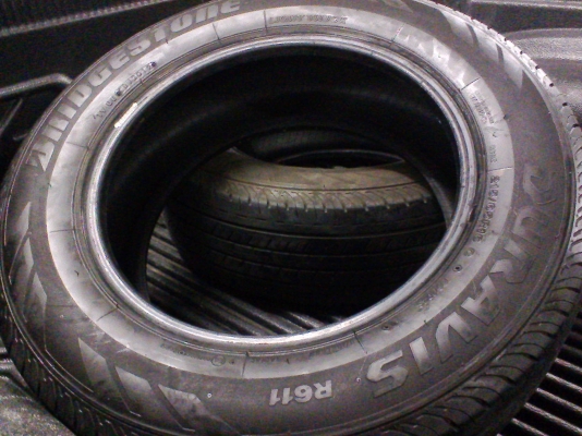 ต้องการขายยาง 215 /65 R 16 สภาพดีปี2012