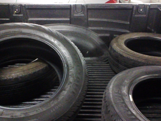 ต้องการขายยาง 215 /65 R 16 สภาพดีปี2012