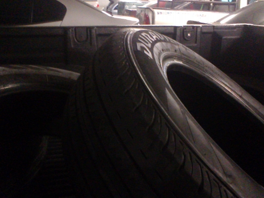 ต้องการขายยาง 215 /65 R 16 สภาพดีปี2012