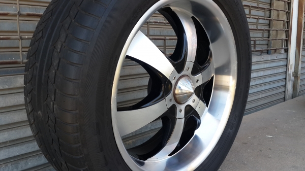 ขอบ 20 5รู100/114 VIP กว้าง 8.5 พร้อมยาง 265/50/20 ครบชุด ขอบ 20 5รู100/114 VIP กว้าง 8.5 พร้อมยาง 265/50/20 ครบชุด