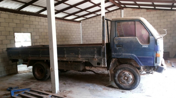 ขายรถ 6 ล้อกระบะคาร์โก้ TOYOTA DYNA กระบะยาว 4.40 เมตร ไม่มีเครื่องเกียร์ คัสซีสวย ทะเบียนภาษีขาดปี 2552 ราคา 100000