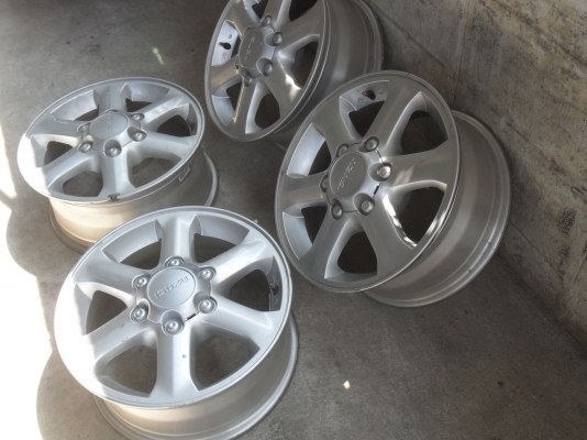 ล้อแม็ก 16นิ้ว 6รู อีซูซุ สวยๆ 4 ล้อ ราคา 6500 บาท ล้อแม็ก 16นิ้ว 6รู อีซูซุ สวยๆ 4 ล้อ ราคา 6500 บาท