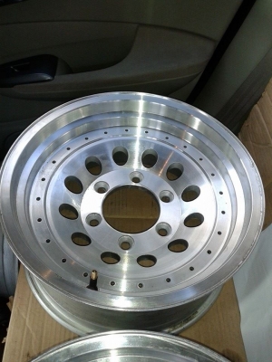 ขายแมกลายหยดน้ำ ขอบ15กว้าง7/ 6รู139.7 ปัดเงา