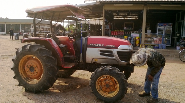 ยันมาร์ 45 แรง เดินหน้า-ถอยหลังเร็ว คล่องตัวสูง เครื่องดี ยางดี สภาพเดิมยังไม่ได้ล้าง อุปกรณ์ครบพร้อมทำงาน โทรเลย 081-0745778 ลุงโหนกรับสายจ้า