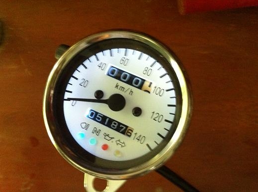 ขายไมล์ datona มีตัวจับทริป มีไฟบอกสถานะไฟเป็ยled