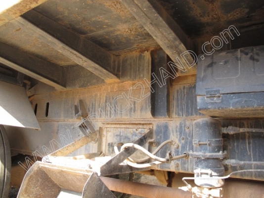 รถบรรทุก 10 ล้อดั๊มพ์ 2 เพลา ยี่ห้อ HINO