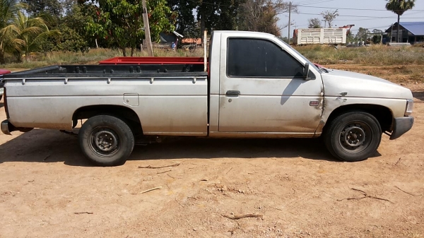 ***ขายแล้วครับขอบคุณ Truck2hand ขายตอนเดียว NISSAN BIG-M BD25 ฝาแดง ปี37/94 เครื่องฝาแดงเดิมยอดนิยม แห้ง แน่น ช่วงล่างเดิมคัสซีเดิมๆไม่ปะไม่ดาม สีสันไม่สวย หัวเก๋งดีภายในดีคอนโซลดี ยางดี รถใช้งานได้ปกติ ขายตามสภาพ เอกสารครบ ราคาต่อรองได้เด้อ พี่น้องครับ