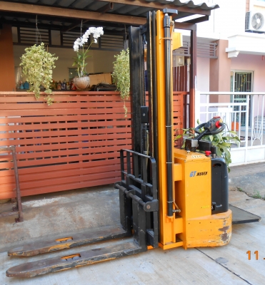 STACKER 1.5 ตัน เสาสูง 5.0 ม. ยี่ห้อ GT MOVER