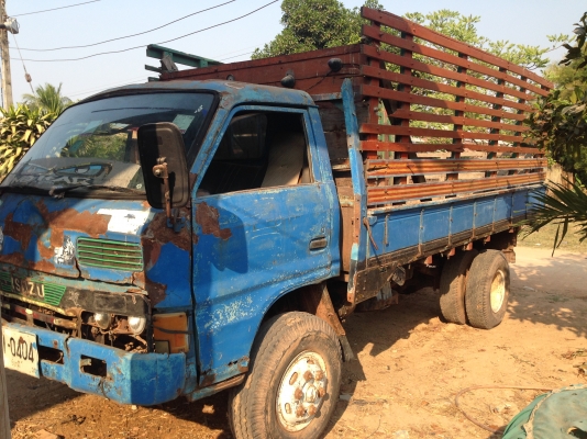 ขายรถหกล้ออิซูซุ KS เครื่อง4BD1 -115  เเรงม้า  ฝาดำ เครื่องดี  F หน้า F หลัง  ยาง 825-16 น็อตล้อ 6 ตัว  มีวีดีโอให้รับชมด้วยครับ