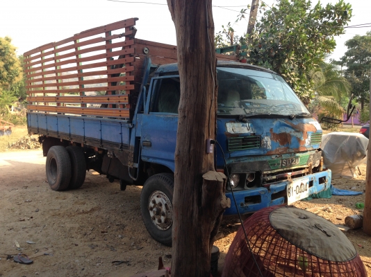 ขายรถหกล้ออิซูซุ KS เครื่อง4BD1 -115  เเรงม้า  ฝาดำ เครื่องดี  F หน้า F หลัง  ยาง 825-16 น็อตล้อ 6 ตัว  มีวีดีโอให้รับชมด้วยครับ