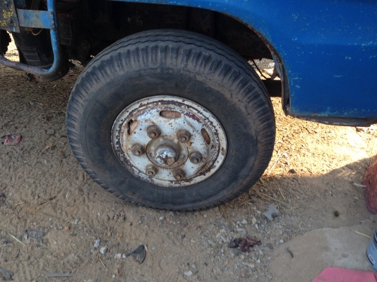 ขายรถหกล้ออิซูซุ KS เครื่อง4BD1 -115  เเรงม้า  ฝาดำ เครื่องดี  F หน้า F หลัง  ยาง 825-16 น็อตล้อ 6 ตัว  มีวีดีโอให้รับชมด้วยครับ