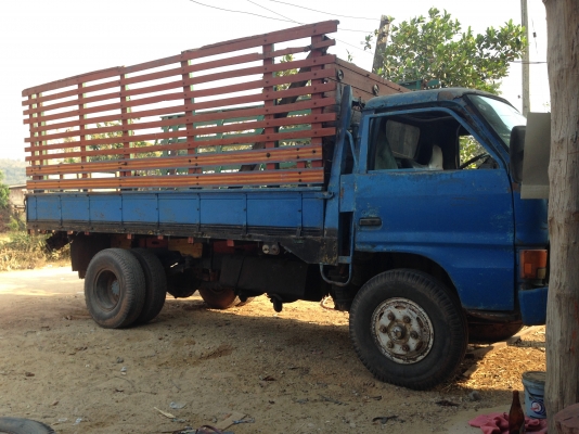 ขายรถหกล้ออิซูซุ KS เครื่อง4BD1 -115  เเรงม้า  ฝาดำ เครื่องดี  F หน้า F หลัง  ยาง 825-16 น็อตล้อ 6 ตัว  มีวีดีโอให้รับชมด้วยครับ