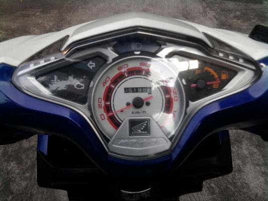 ขออนุญาติขาย Honda CLICK-i สีขาวมุก วิ่ง 5,xxx กิโล โอนให้ฟรีครับ