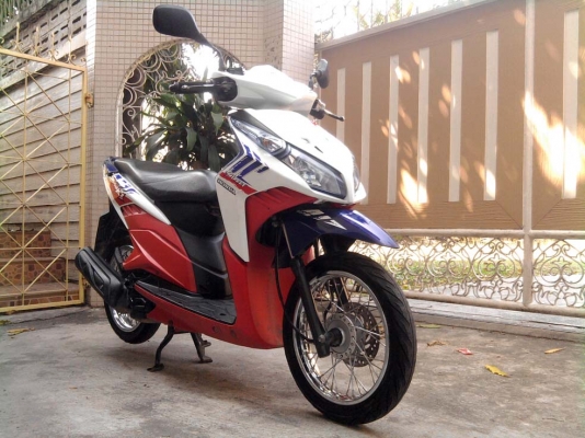 ขออนุญาติขาย Honda CLICK-i สีขาวมุก วิ่ง 5,xxx กิโล โอนให้ฟรีครับ