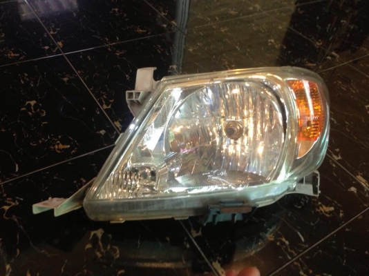 ขายโคมไฟหน้าVIGO