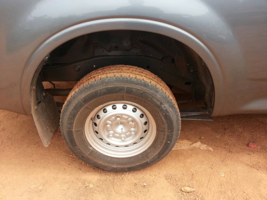 ISUZU DMAX ปี47 เครื่อง 2.5 แรง หัวบาง คัสชีสวย  เล่มทะเบียนพร้อมโอน