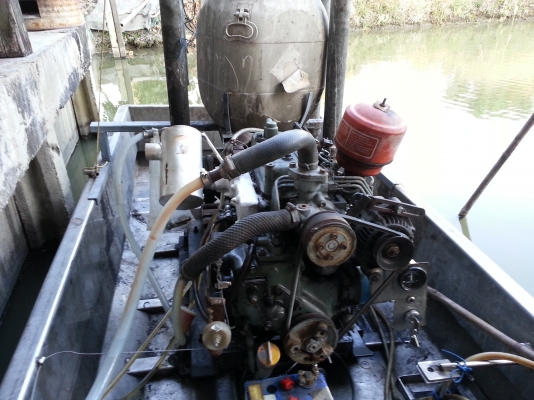 เรือรดน้ำสแตนเลสพร้อมเครื่อง