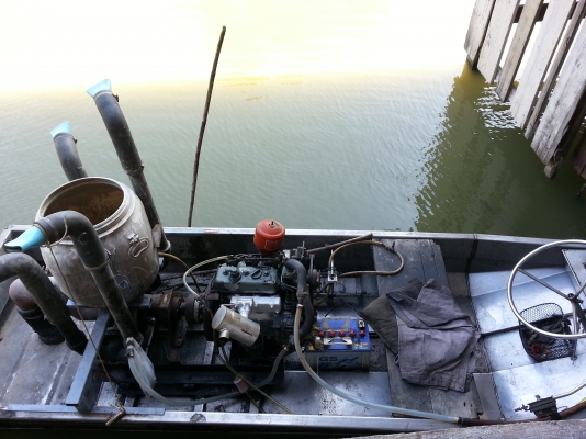 เรือรดน้ำสแตนเลสพร้อมเครื่อง