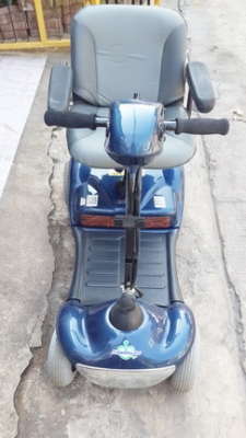 ขายด่วนๆรถไฟฟ้า 4 ล้อของคนแก่หรือคนพิการ แบบพับได้เพิ่งมาจากญี่ปุ่น ลดราคา