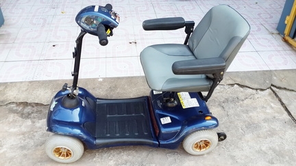 ขายด่วนๆรถไฟฟ้า 4 ล้อของคนแก่หรือคนพิการ แบบพับได้เพิ่งมาจากญี่ปุ่น ลดราคา