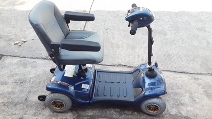 ขายด่วนๆรถไฟฟ้า 4 ล้อของคนแก่หรือคนพิการ แบบพับได้เพิ่งมาจากญี่ปุ่น ลดราคา