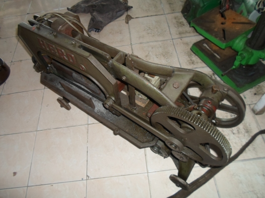 แท่นเลื่อย HERO  สภาพสวย เดิม ๆ พร้อมใช้งาน 8,000