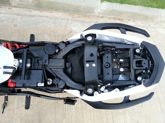 ขายNINJA 650 2013 สีขาว ไร้ริวรอย สะอาด ใส สภาพใหม่ใช้น้อย 3,8xxกม.(แท้) ขายNINJA 650 2013 สีขาว ไร้ริวรอย สะอาด ใส สภาพใหม่ใช้น้อย 3,8xxกม.(แท้)