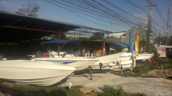 เรือคายัค ส่งสินค้าฟรีทั่วไทย www.wirotfiberboats.com