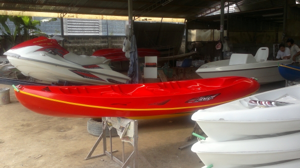 เรือคายัค ส่งสินค้าฟรีทั่วไทย www.wirotfiberboats.com
