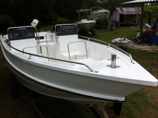 เรือเร็ว 21 ฟุต  ความคล่องตัวสูง 12 ที่นั่ง  www.wirotfiberboats.com