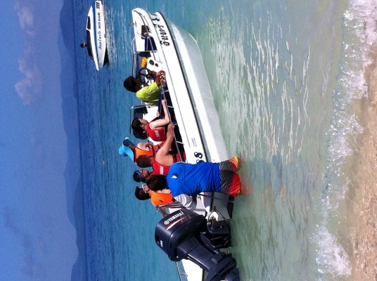 เรือเร็ว 21 ฟุต  ความคล่องตัวสูง 12 ที่นั่ง  www.wirotfiberboats.com