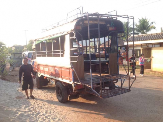 ISUZU ELF88 NKRประกอบพร้อมหลังคาโดยสาร (รถขนคน) เล่ม ม.79 ISUZU ELF88 NKRประกอบพร้อมหลังคาโดยสาร (รถขนคน) เล่ม ม.79