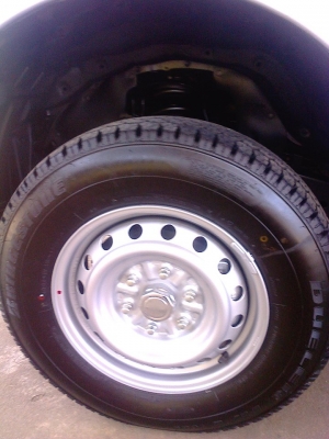 ล้อกระทะ16 6รูพร้อมยางบิดโตน205R16ป้ายแดงปึ4813