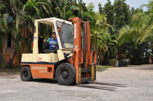 ขายFORKLIFT NISSAN2.5ตันครึ่ง (FVG25N5)สภาพสวยเดิมจากญี่ปุ่นยังไม่เคยใช้านในไทย 158,000เท่านั้น!!!
