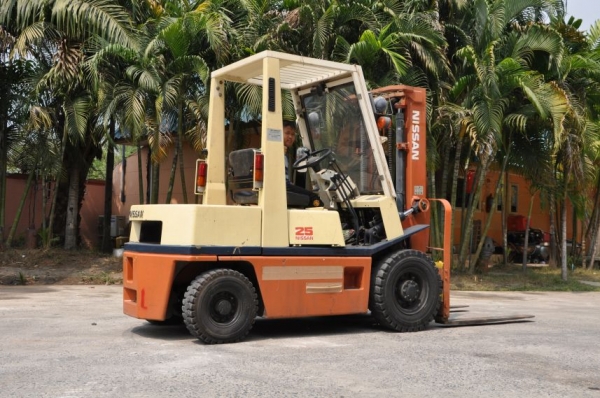 ขายFORKLIFT NISSAN2.5ตันครึ่ง (FVG25N5)สภาพสวยเดิมจากญี่ปุ่นยังไม่เคยใช้านในไทย 158,000เท่านั้น!!!